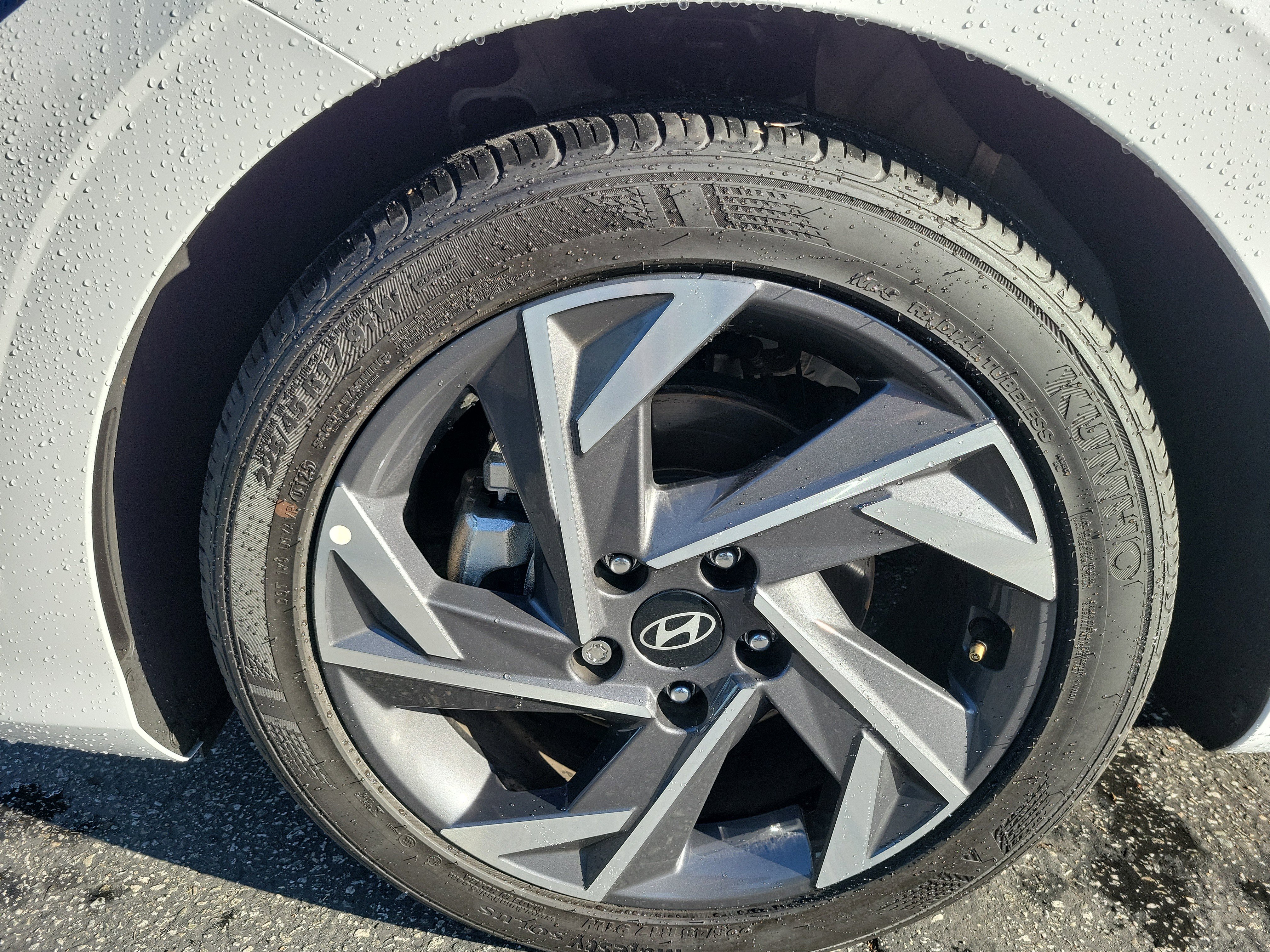 Certified 2025 Hyundai Elantra Sport image 23