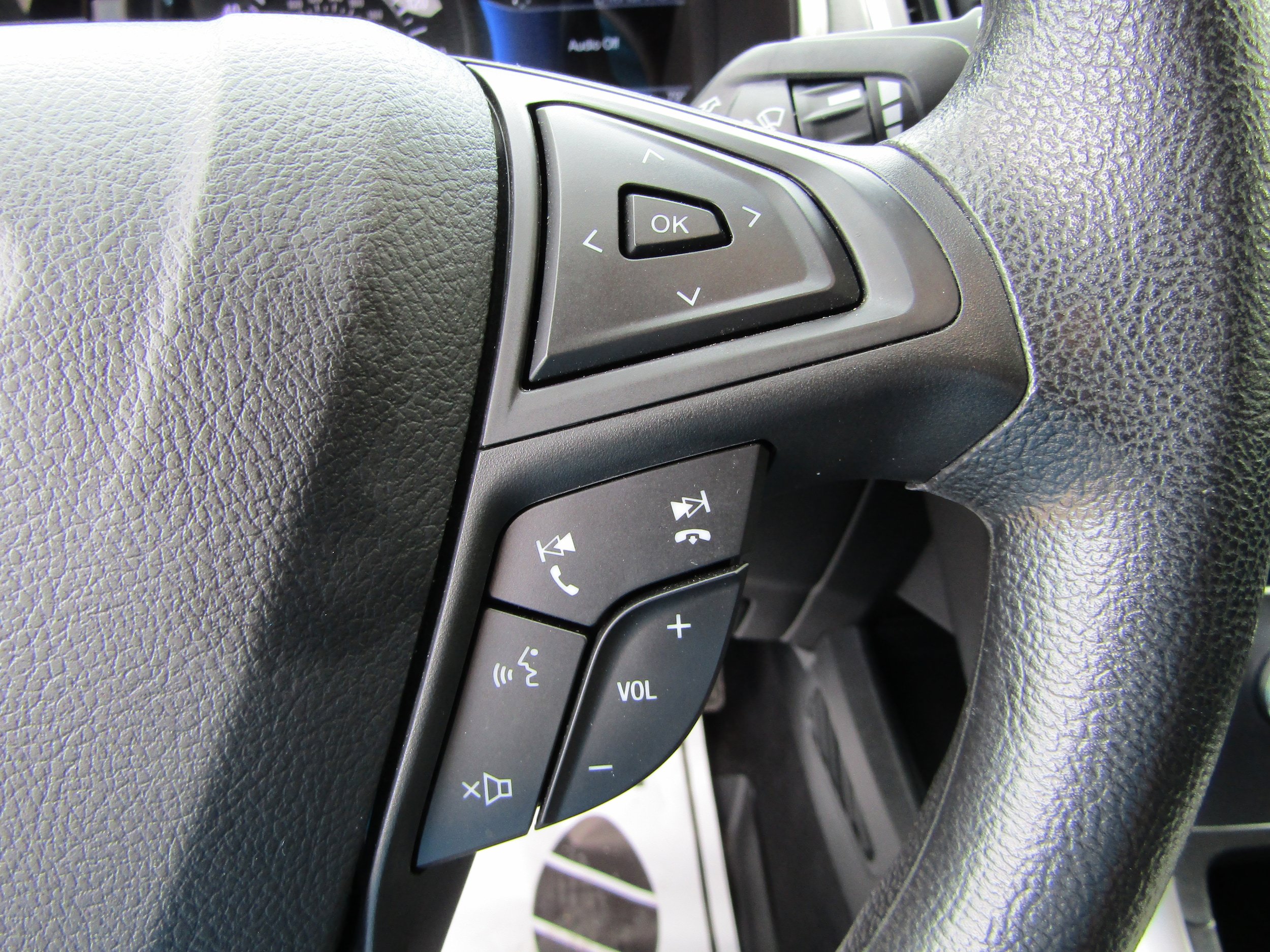 Used 2024 Ford Edge SE w/ Black Appearance Package AWD/4WD image 21
