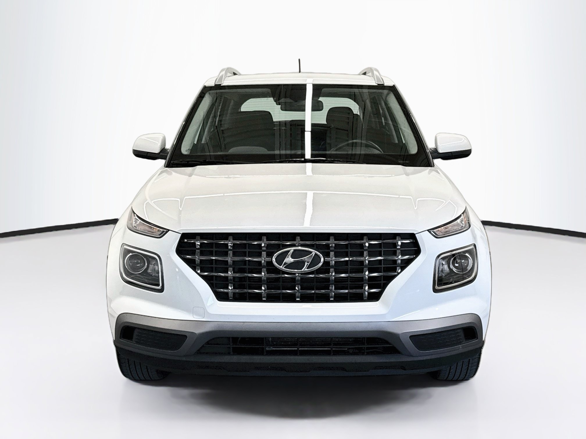 Used 2025 Hyundai Venue SEL FWD image 2