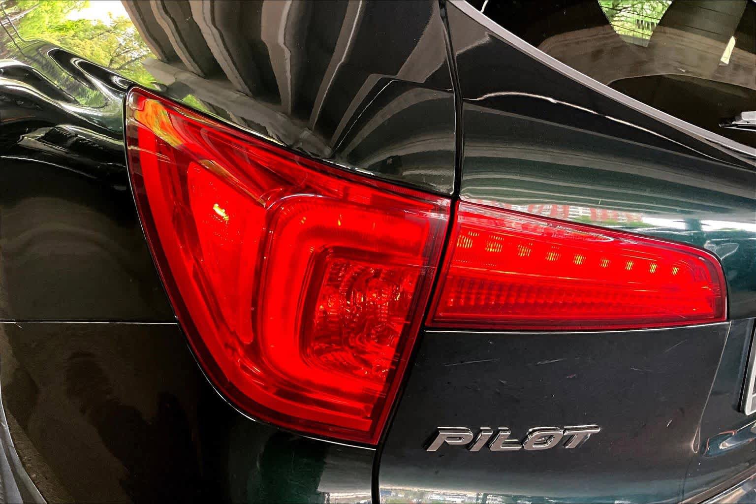 Used 2016 Honda Pilot Touring image 28