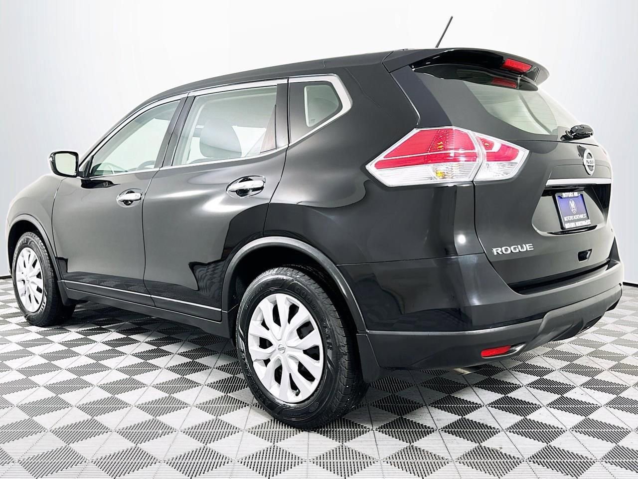 Used 2015 Nissan Rogue S image 8