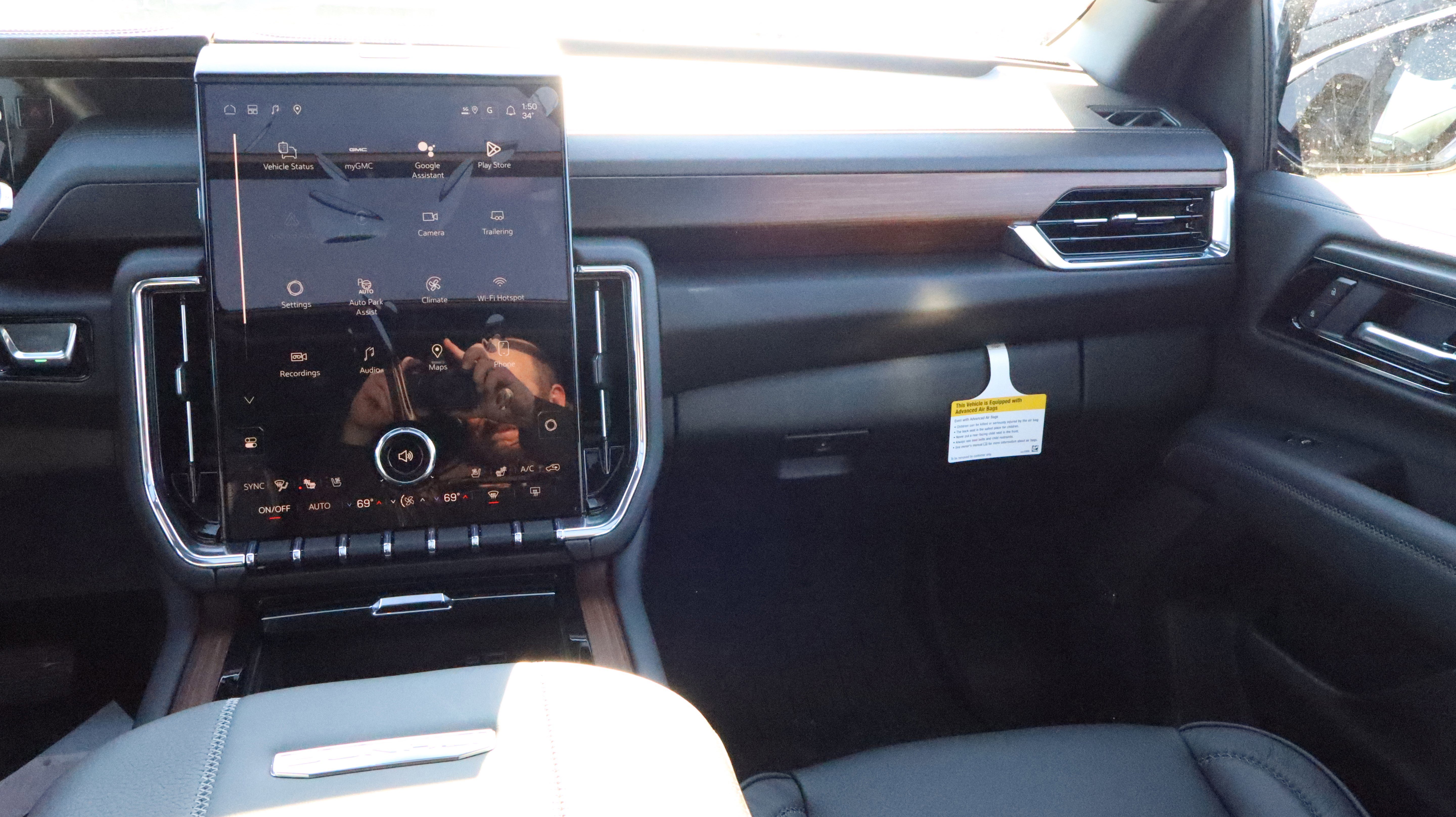 New 2026 GMC Yukon Denali w/ Sun & Power Step Package image 11