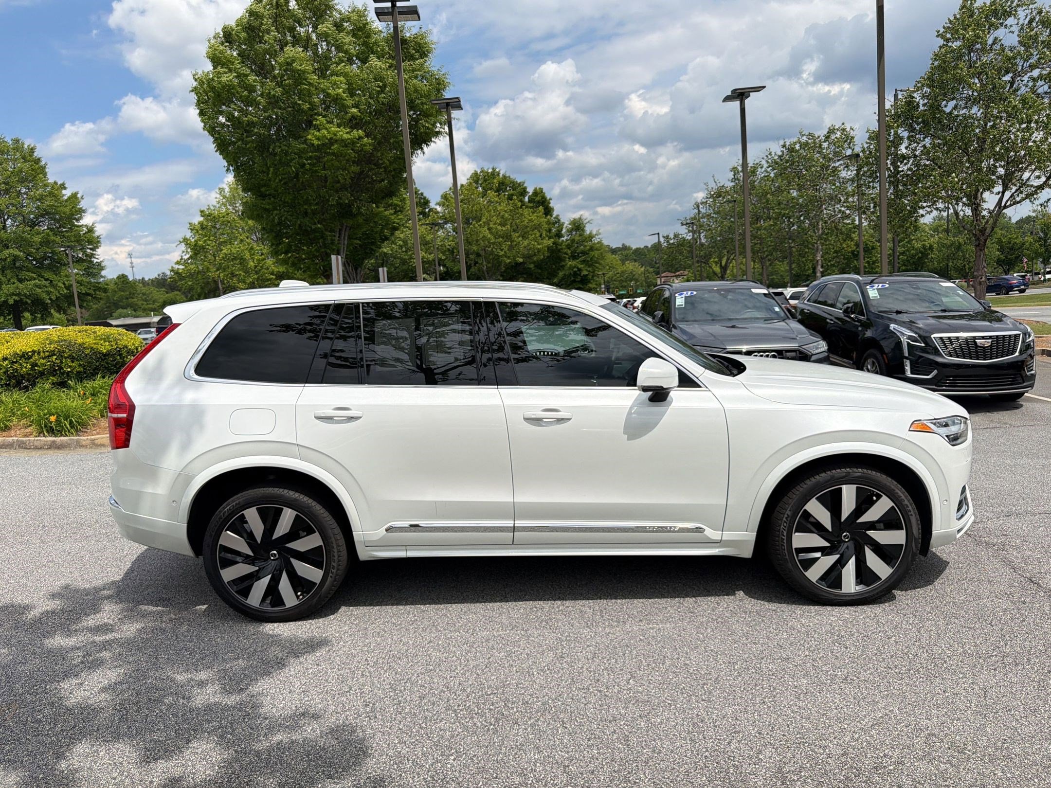 Used 2023 Volvo XC90 T8 Ultimate w/ Lounge Package AWD/4WD image 8