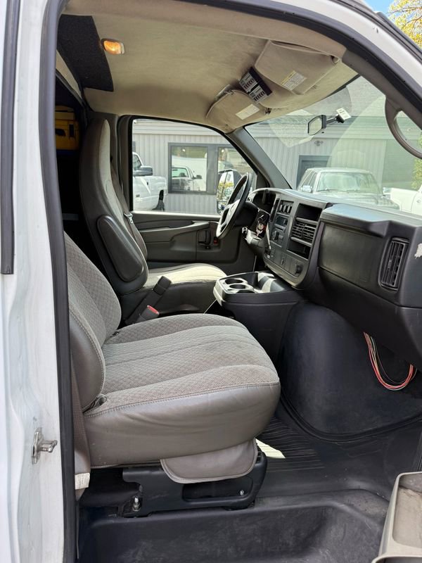 Used 2010 Chevrolet Express 3500 w/ Ambulance Package image 9