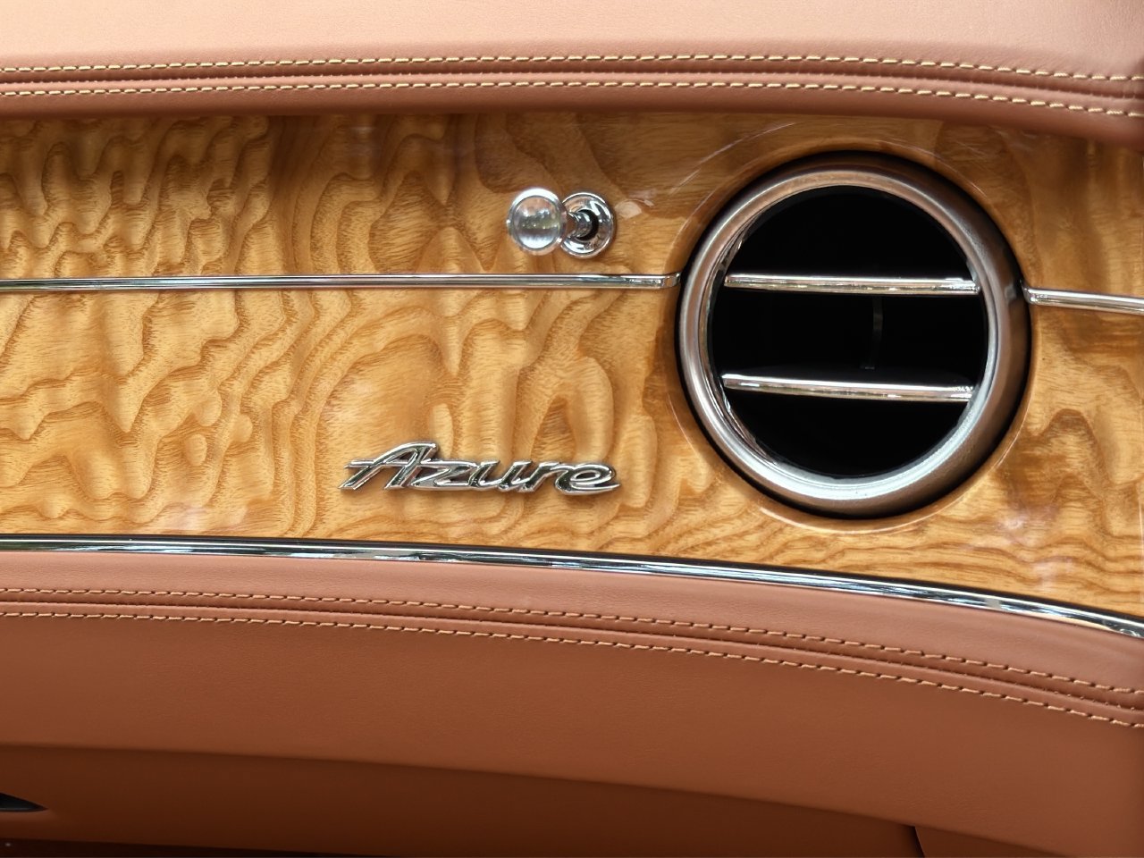 Certified 2023 Bentley Continental GT V8 AWD/4WD image 22