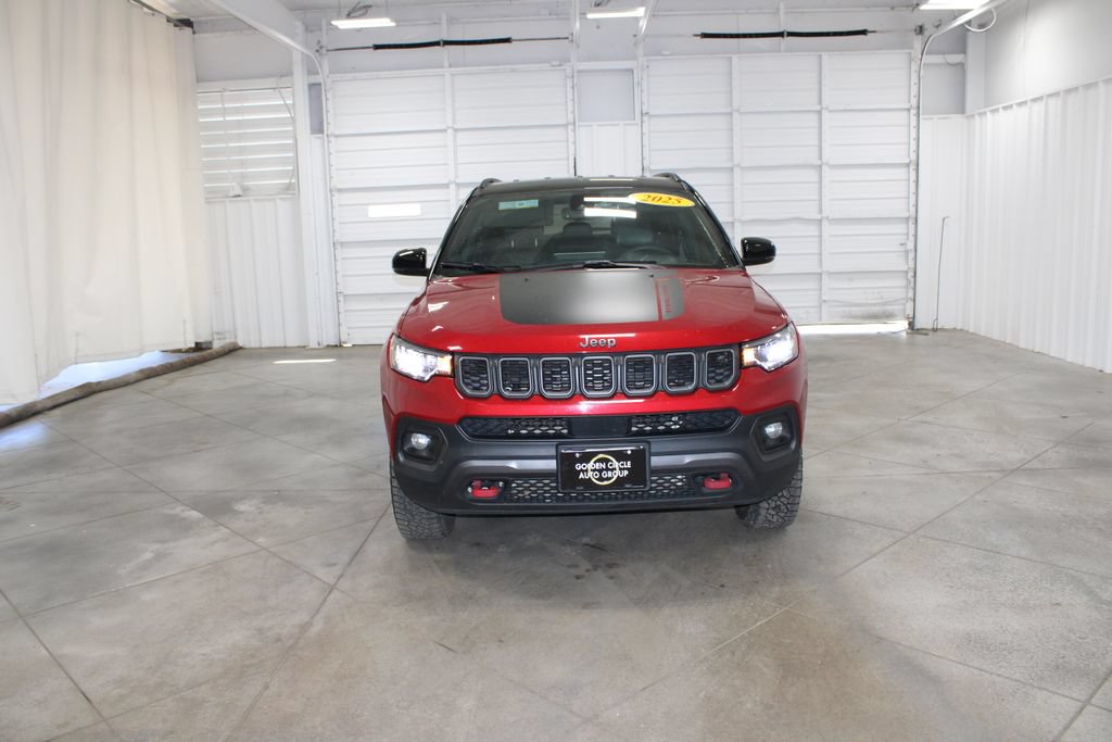 Used 2025 Jeep Compass Trailhawk AWD/4WD image 3