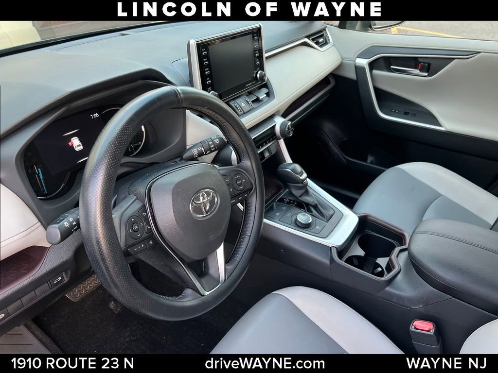 Used 2019 Toyota RAV4 Limited w/ Carpet Mat Package image 10