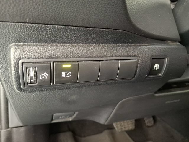 Certified 2025 Toyota Corolla LE FWD image 32