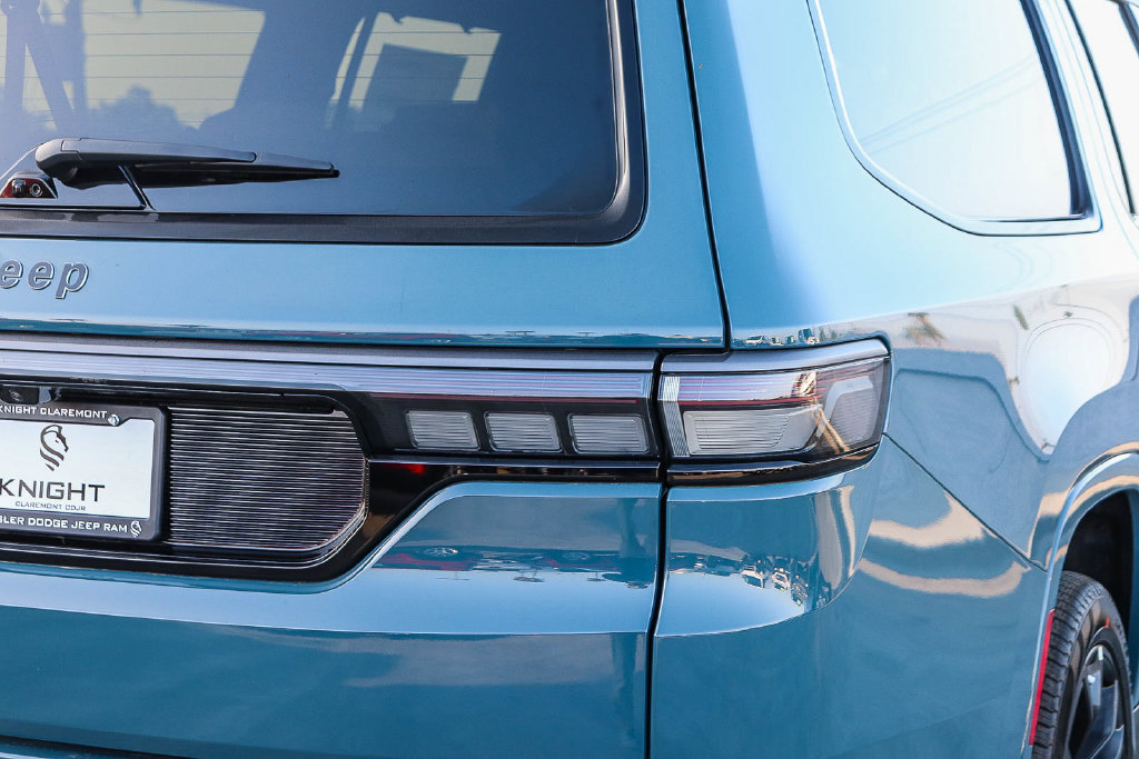New 2026 Jeep Grand Wagoneer L Summit AWD/4WD image 10