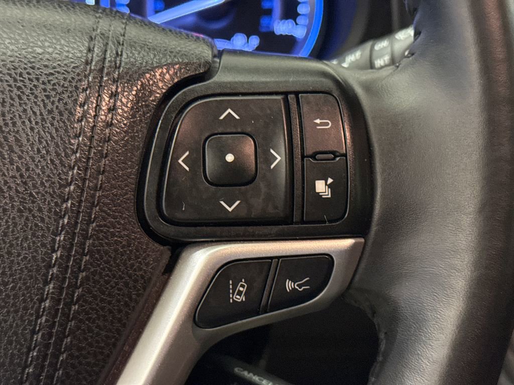 Used 2019 Toyota Highlander XLE AWD/4WD image 31