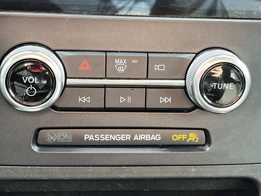 Used 2022 Ford Edge SE w/ Black Appearance Package image 21