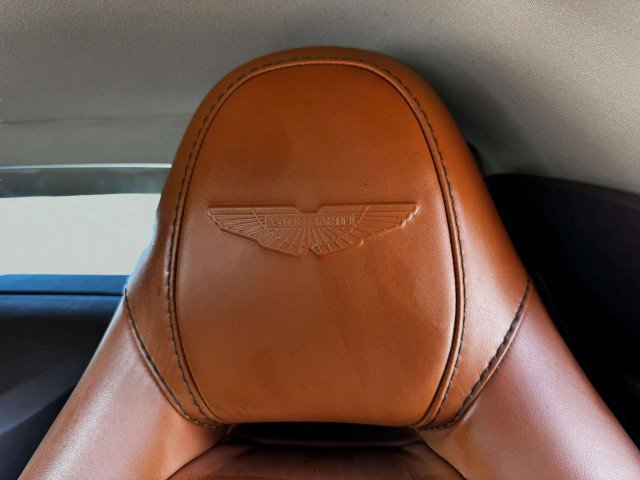 Used 2022 Aston Martin V8 Vantage Roadster image 21