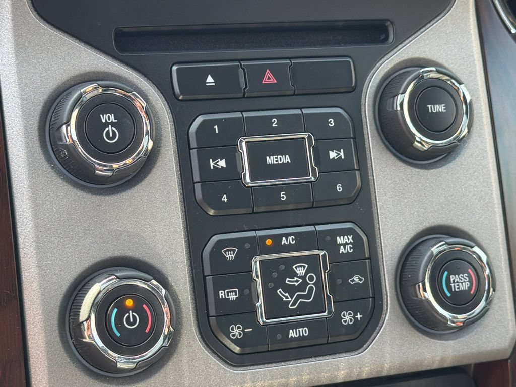 Used 2016 Ford F250 Lariat w/ Lariat Ultimate Package AWD/4WD image 27