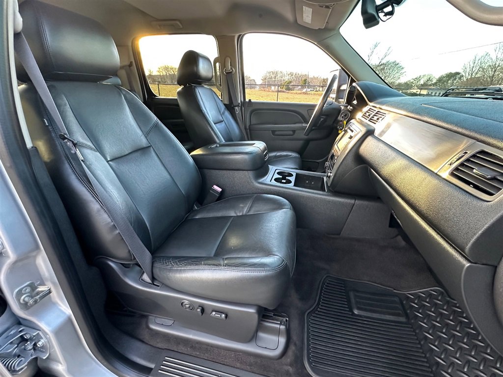 Used 2014 Chevrolet Silverado 2500 LTZ w/ LTZ Plus Package image 27