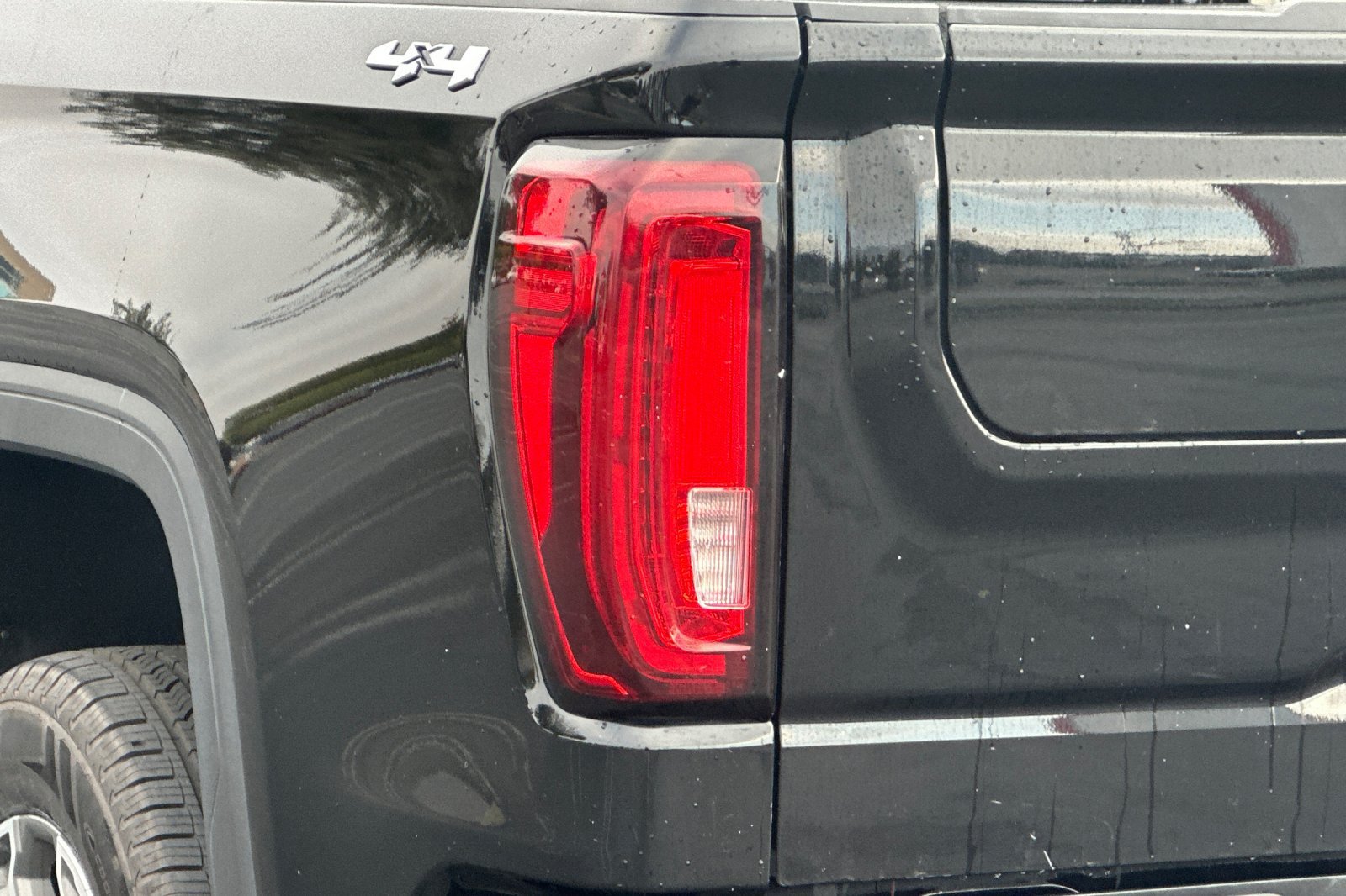 Used 2025 GMC Sierra 1500 SLT AWD/4WD image 46
