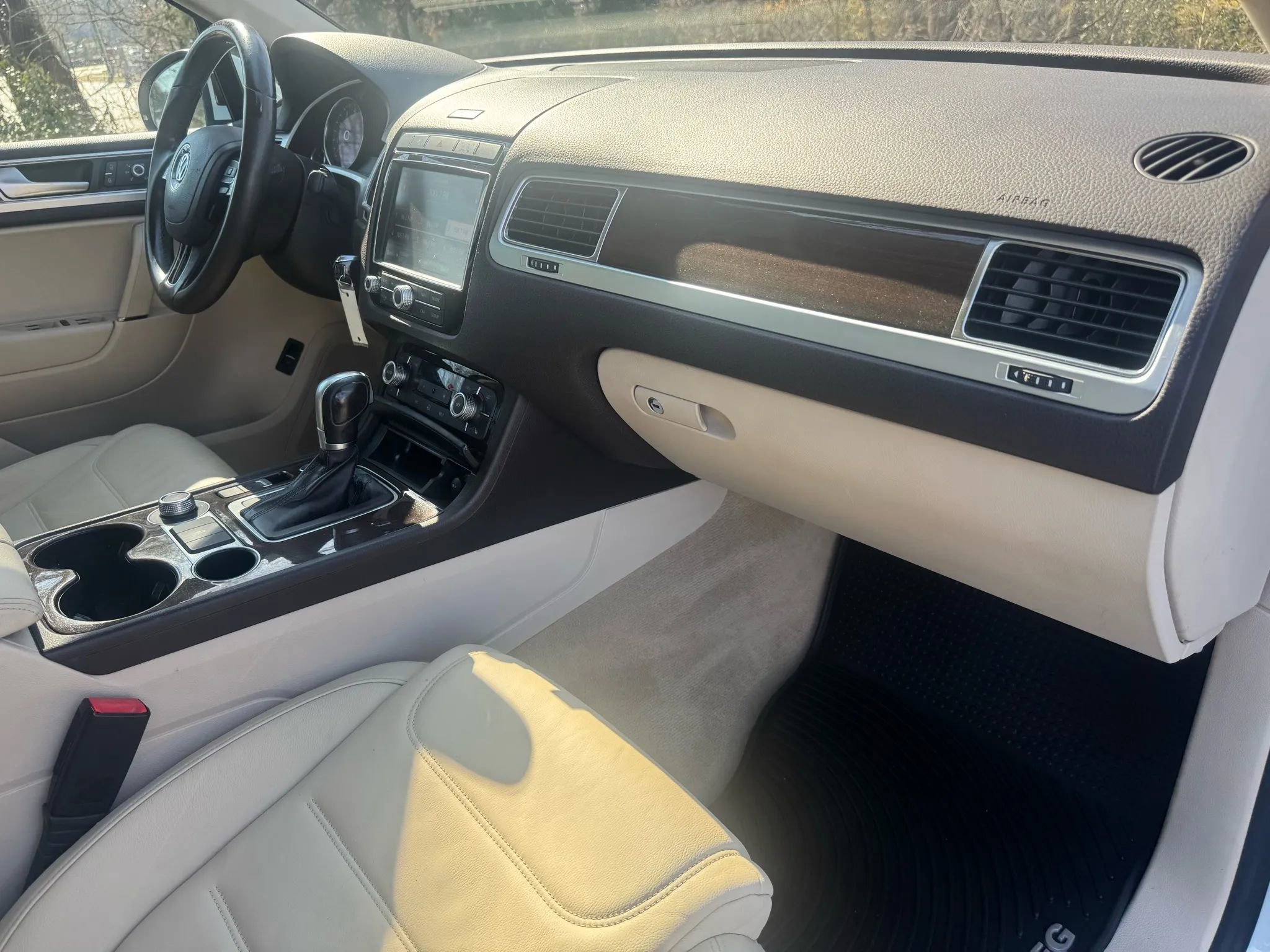 Used 2015 Volkswagen Touareg VR6 image 27