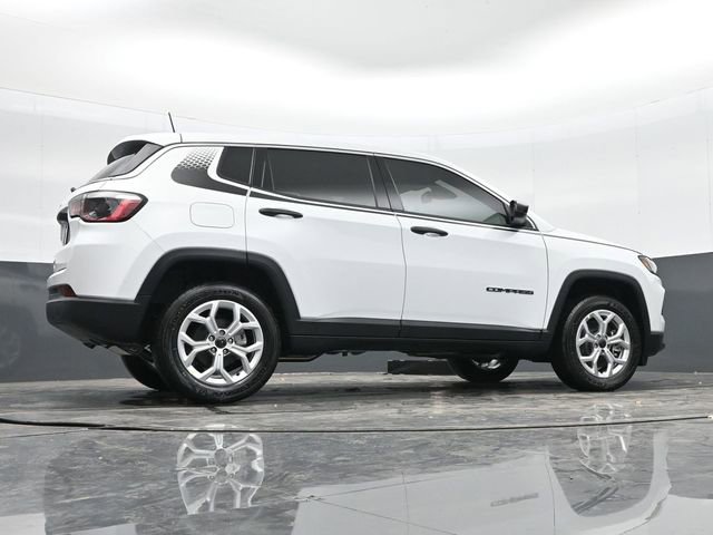 Used 2025 Jeep Compass Sport w/ Mopar Graphics Package image 38