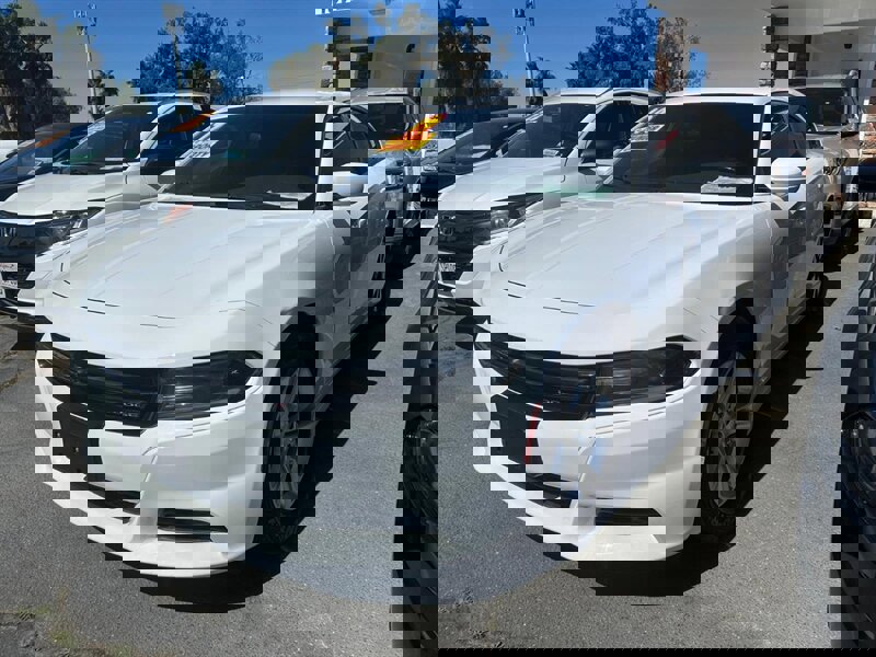 Used 2019 Dodge Charger SXT image 2