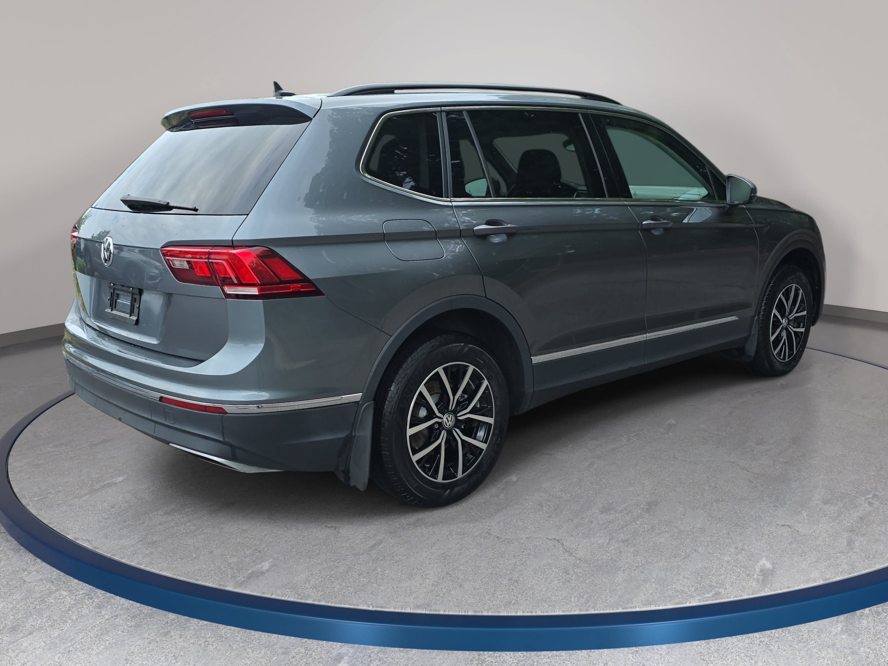 Used 2021 Volkswagen Tiguan SE FWD image 5