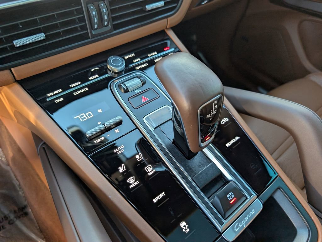 Used 2023 Porsche Cayenne Platinum Edition image 19