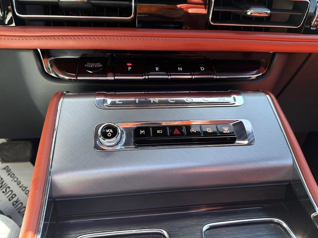 Used 2025 Lincoln Aviator Reserve AWD/4WD image 17