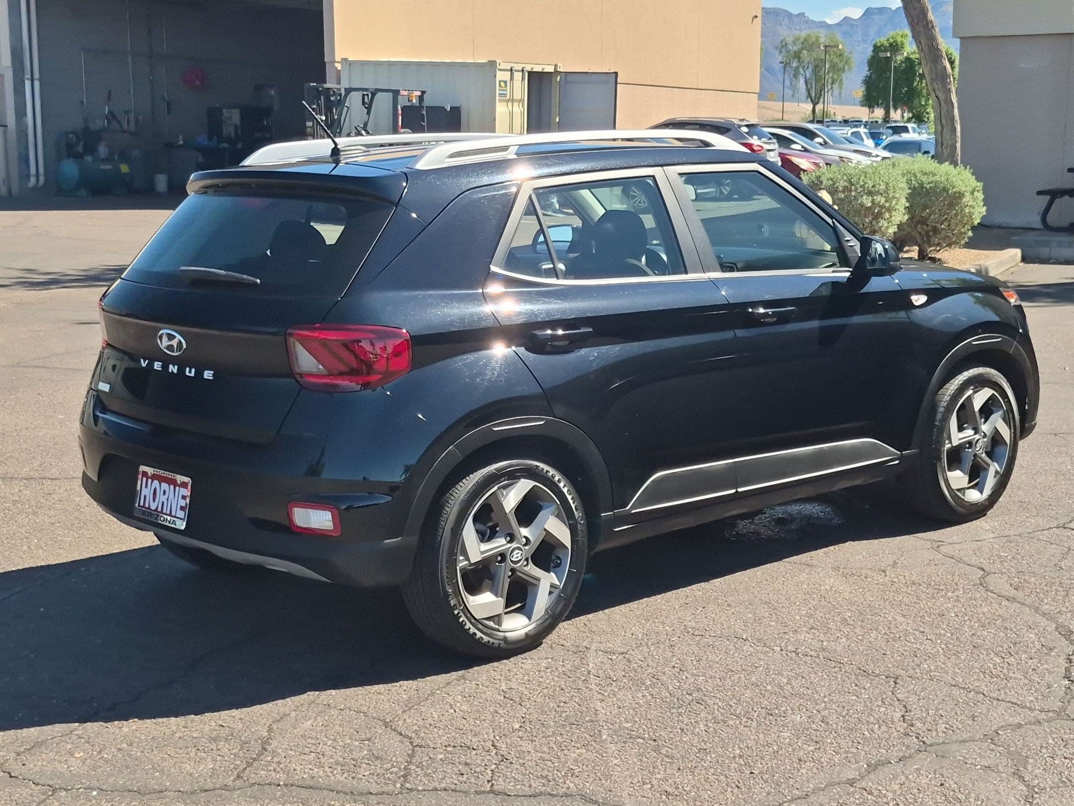 Used 2025 Hyundai Venue SEL FWD image 5
