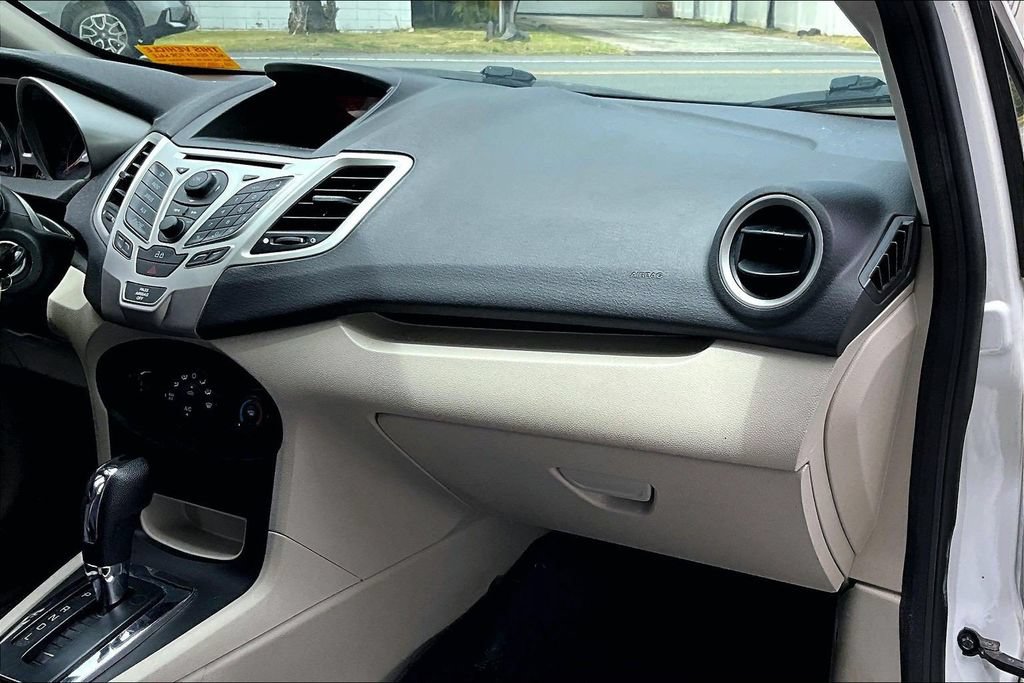 Used 2013 Ford Fiesta SE FWD image 16