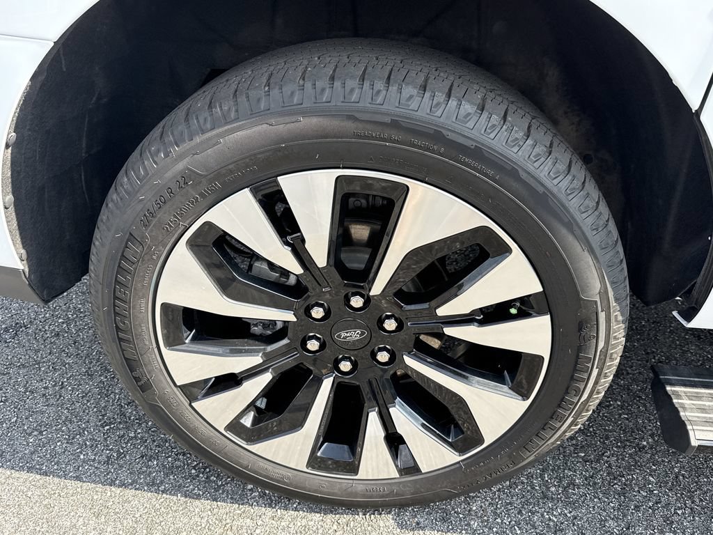Used 2025 Ford Expedition Max Platinum w/ Driver's Package AWD/4WD image 17