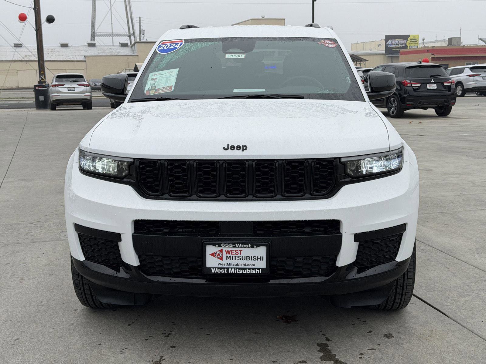 Used 2024 Jeep Grand Cherokee L Laredo image 3