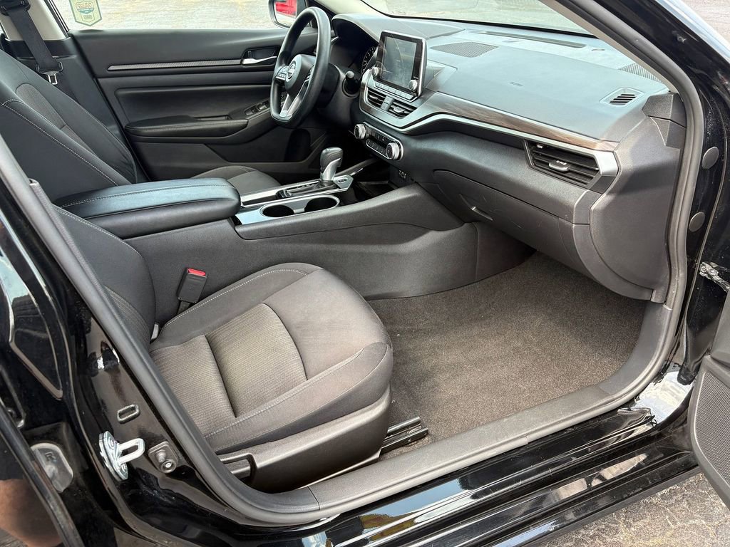 Used 2024 Nissan Altima 2.5 SV FWD image 10