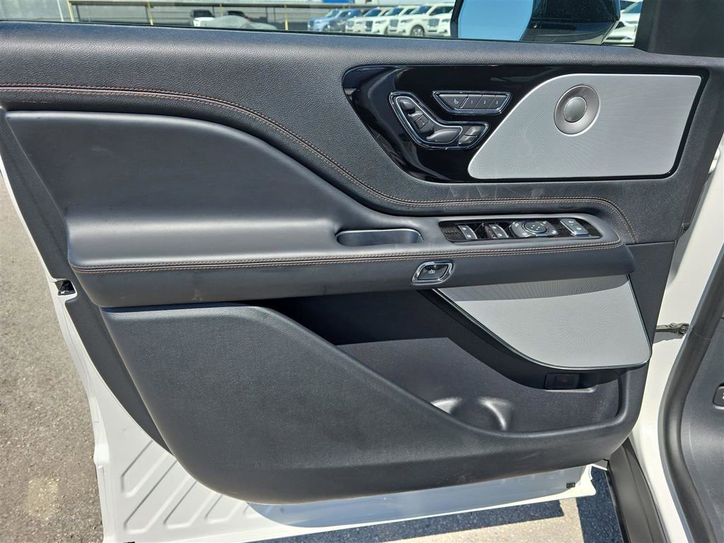 New 2025 Lincoln Aviator Black Label image 16