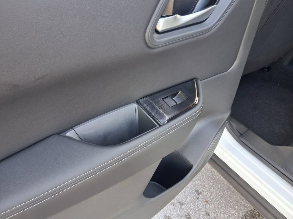 Used 2026 Nissan Rogue SV FWD image 15