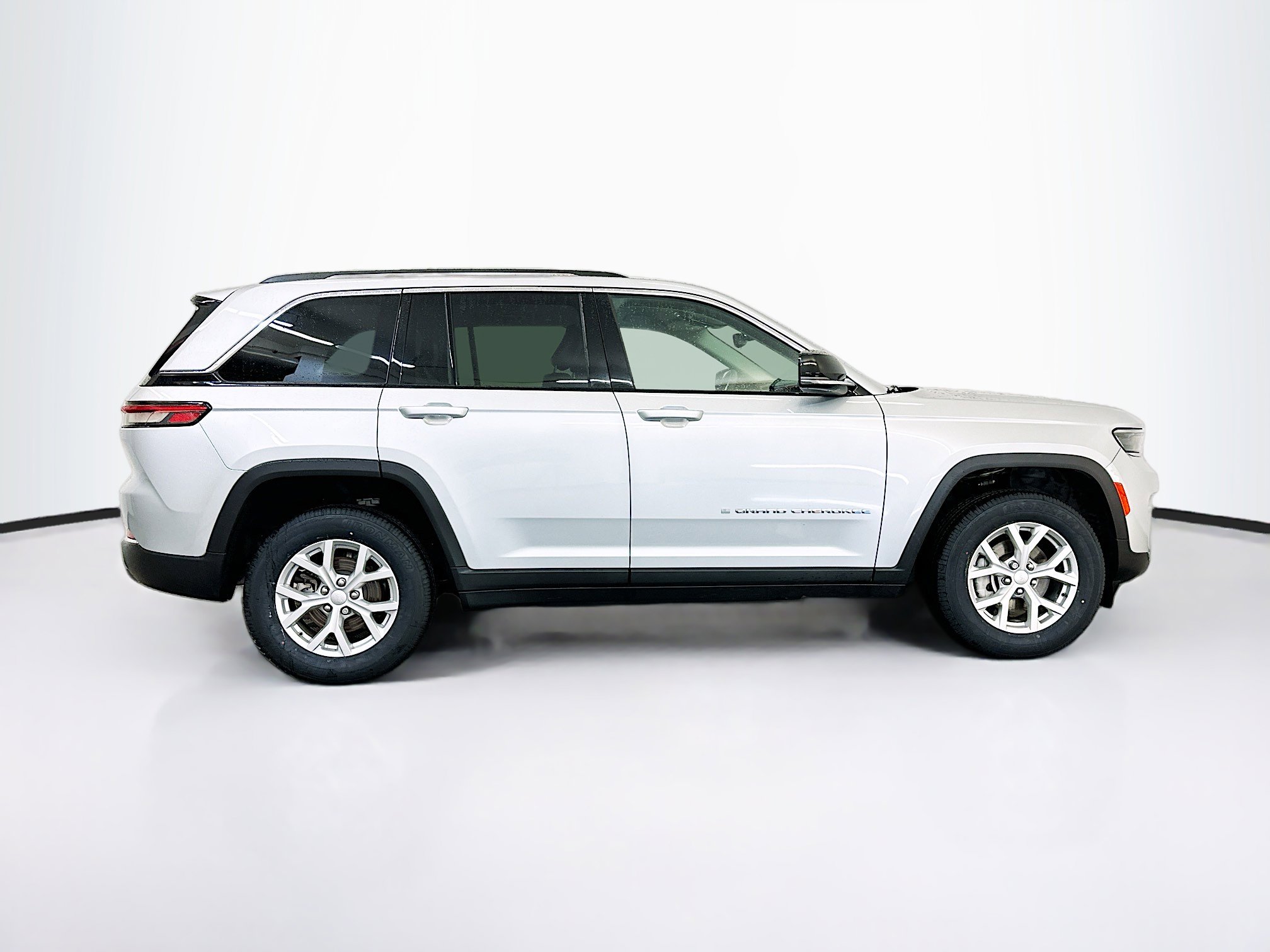 Used 2023 Jeep Grand Cherokee Limited image 10