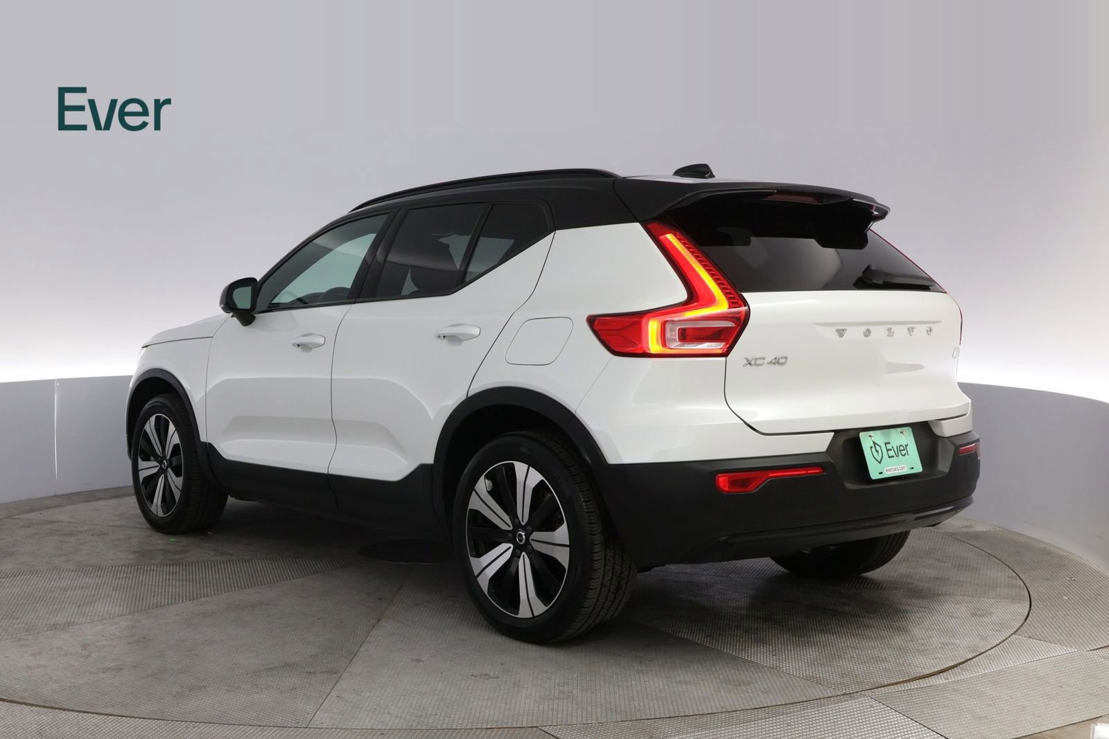 Used 2023 Volvo XC40 Recharge Plus w/ Protection Package Premier AWD/4WD image 17