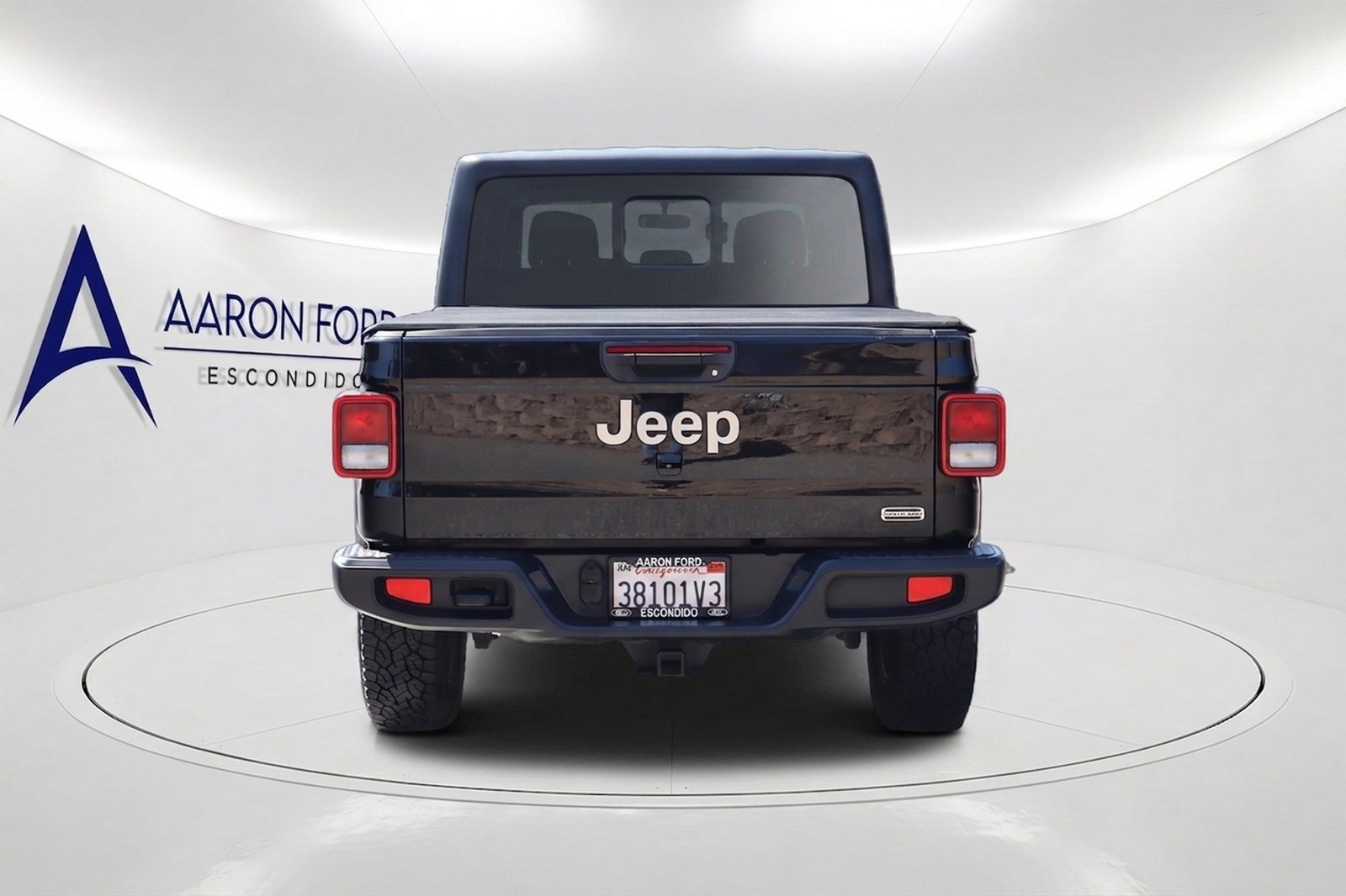 Used 2020 Jeep Gladiator Overland w/ Trailer Tow Package AWD/4WD image 5
