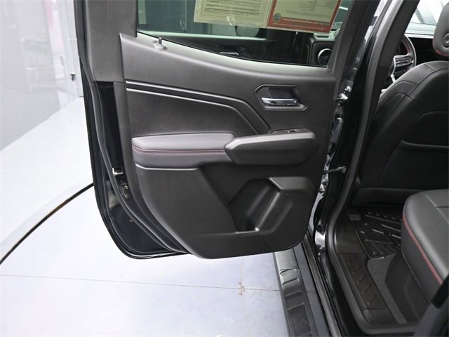 Used 2025 Chevrolet Colorado Z71 w/ Technology Package image 15