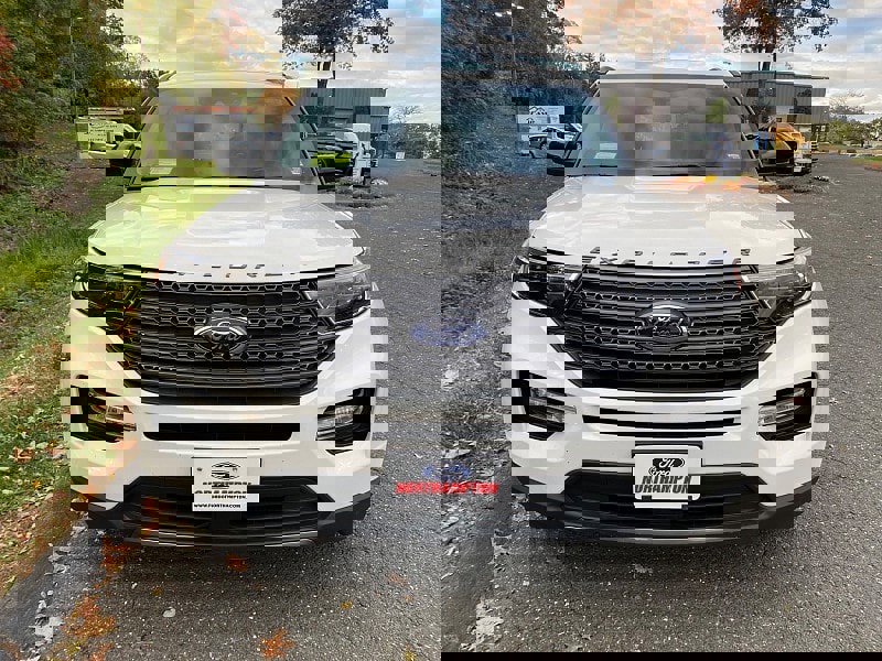 Certified 2022 Ford Explorer XLT w/ Equipment Group 202A image 2