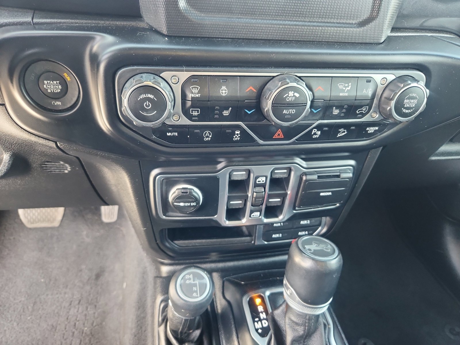 Used 2020 Jeep Wrangler Unlimited Sahara image 12