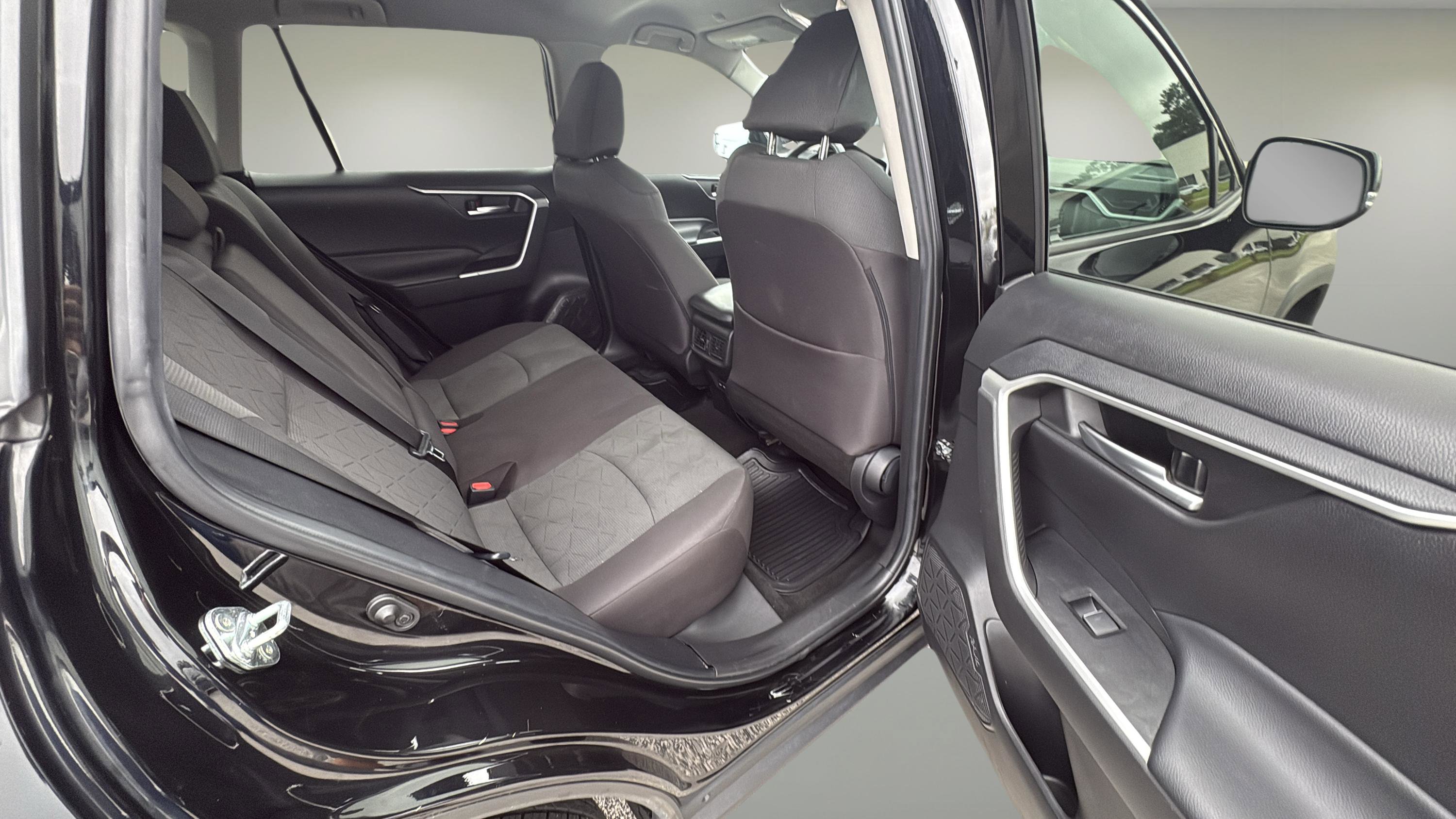 Used 2023 Toyota RAV4 XLE image 14