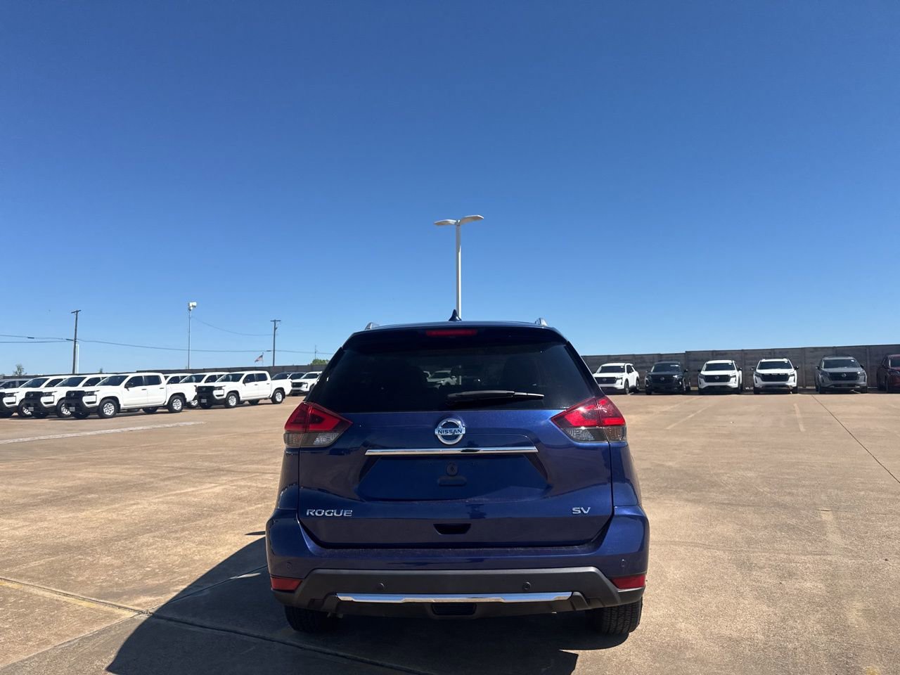 Used 2020 Nissan Rogue SV w/ Premium Package image 18