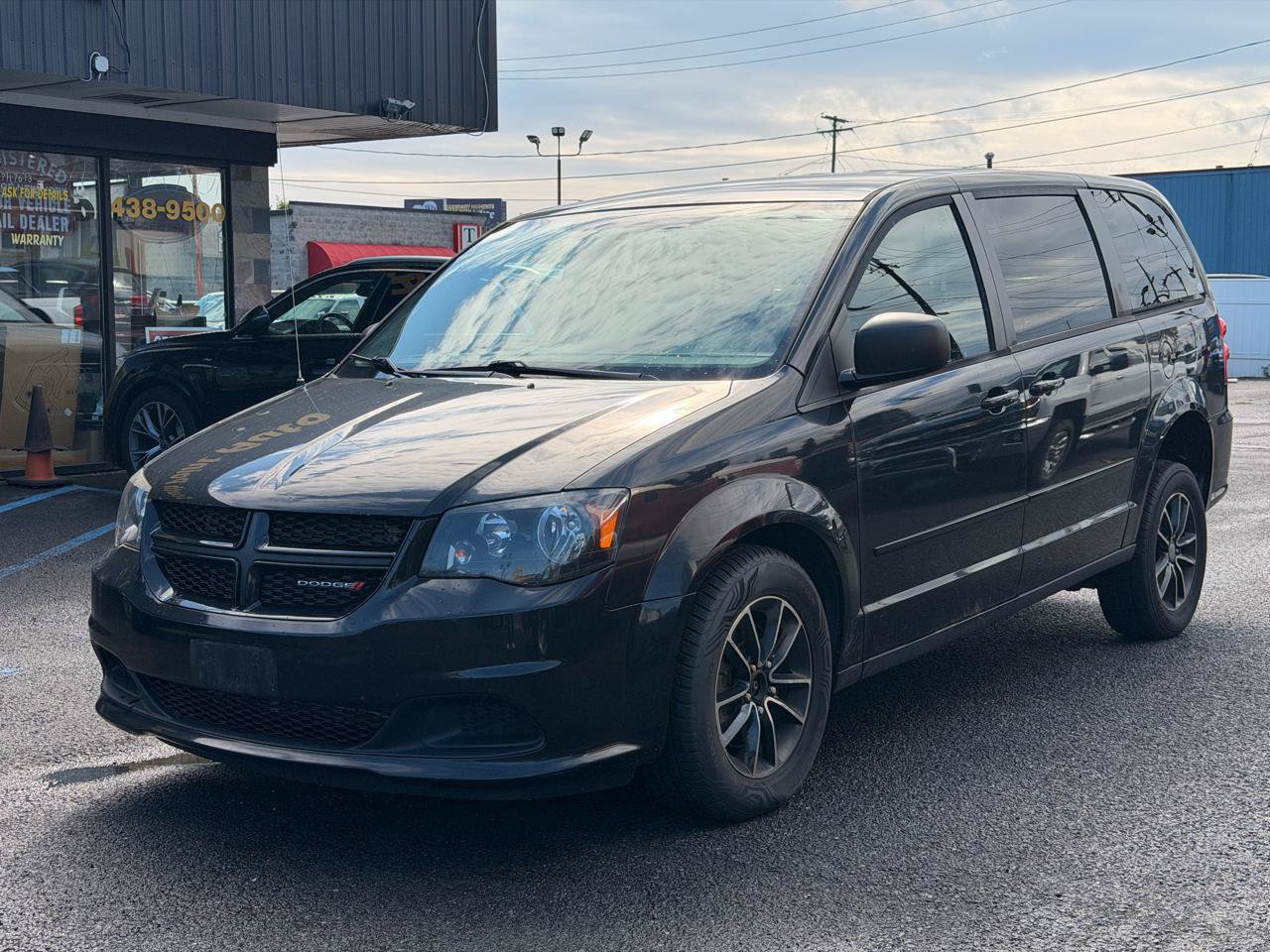 Used 2015 Dodge Grand Caravan SE w/ Quick Order Package 29E SE FWD image 2