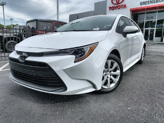 Used 2026 Toyota Corolla LE FWD image 4