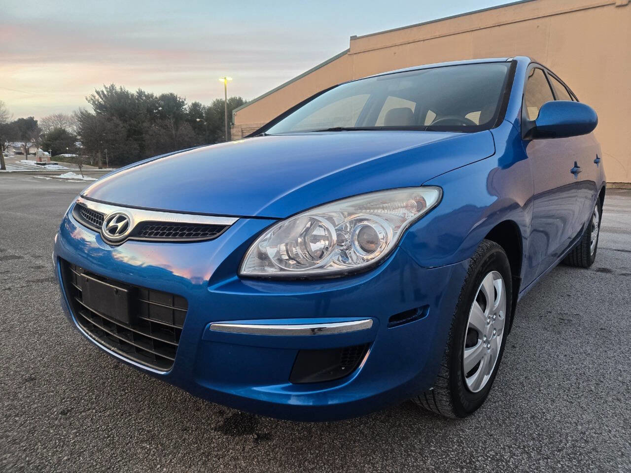 Used 2010 Hyundai Elantra GLS image 1