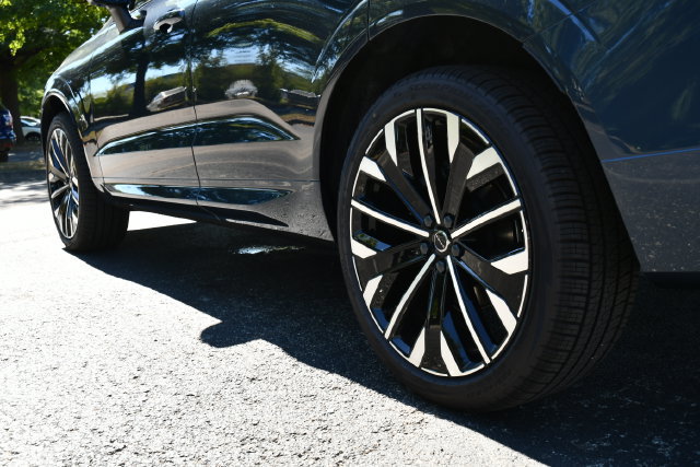 New 2027 Volvo XC60 B5 Ultra AWD/4WD image 9