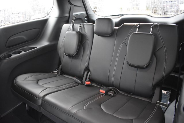 New 2026 Chrysler Pacifica Select image 16
