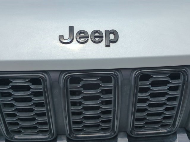 Used 2024 Jeep Grand Cherokee Altitude image 30