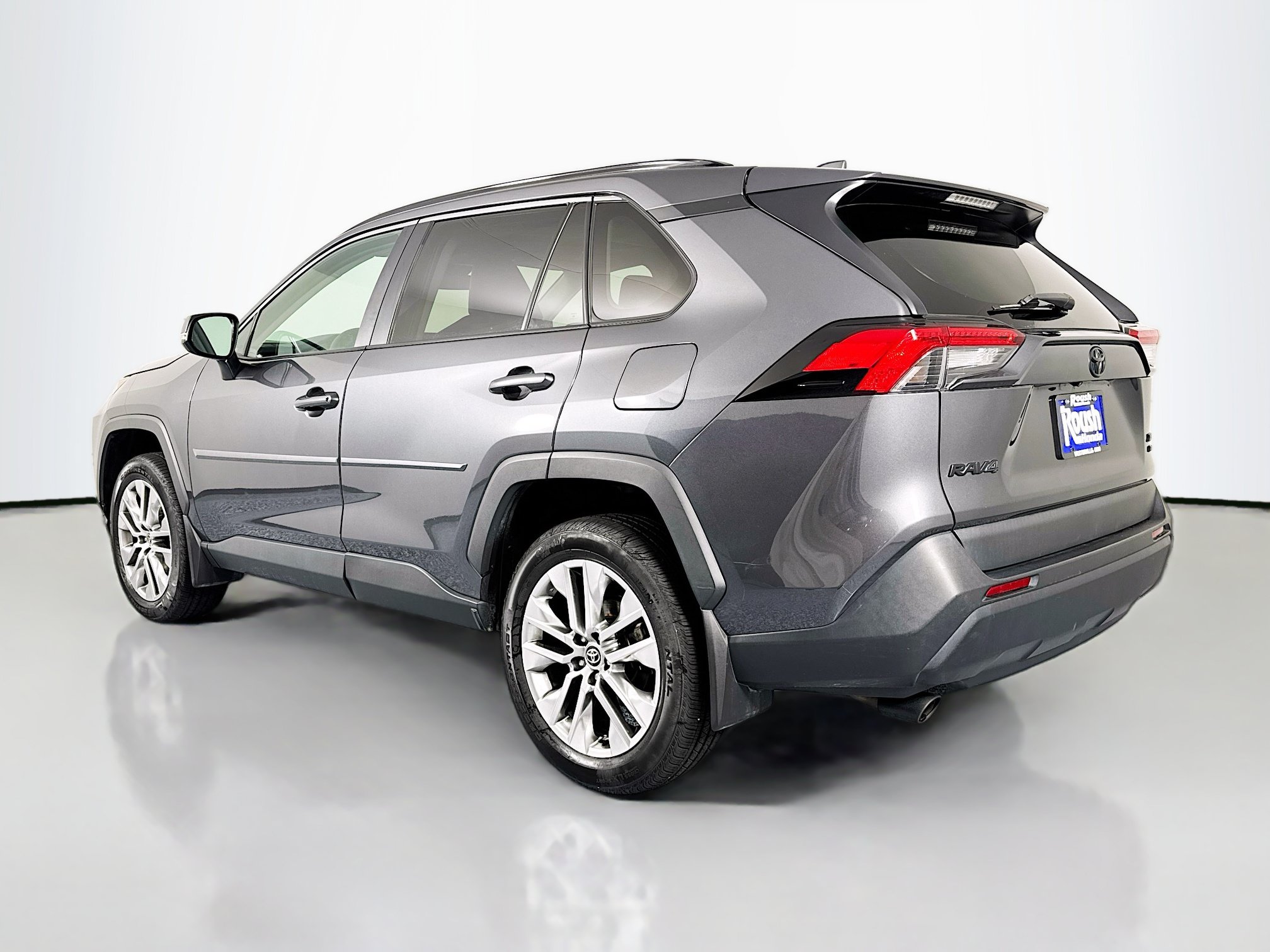 Used 2023 Toyota RAV4 XLE Premium AWD/4WD image 7