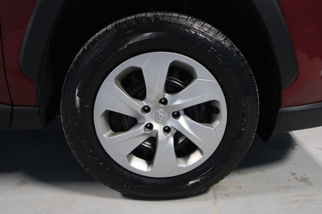 Used 2022 Toyota RAV4 LE image 28