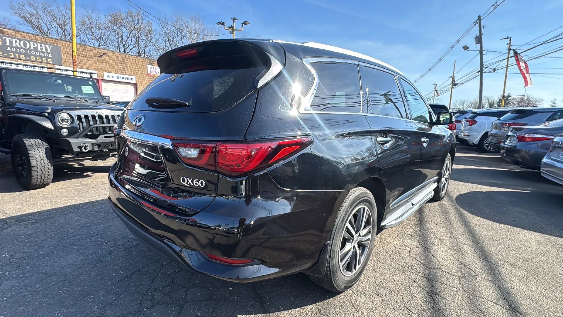 Used 2019 INFINITI QX60 Luxe w/ Essential Package image 5