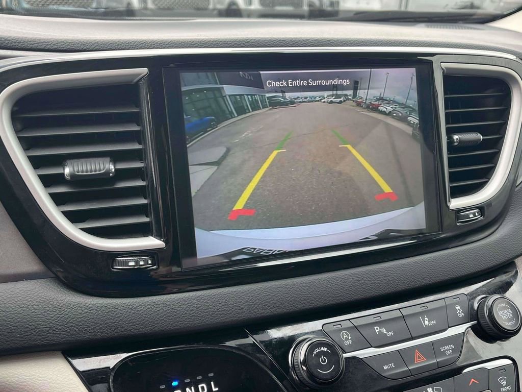 Used 2024 Chrysler Pacifica Touring-L image 23